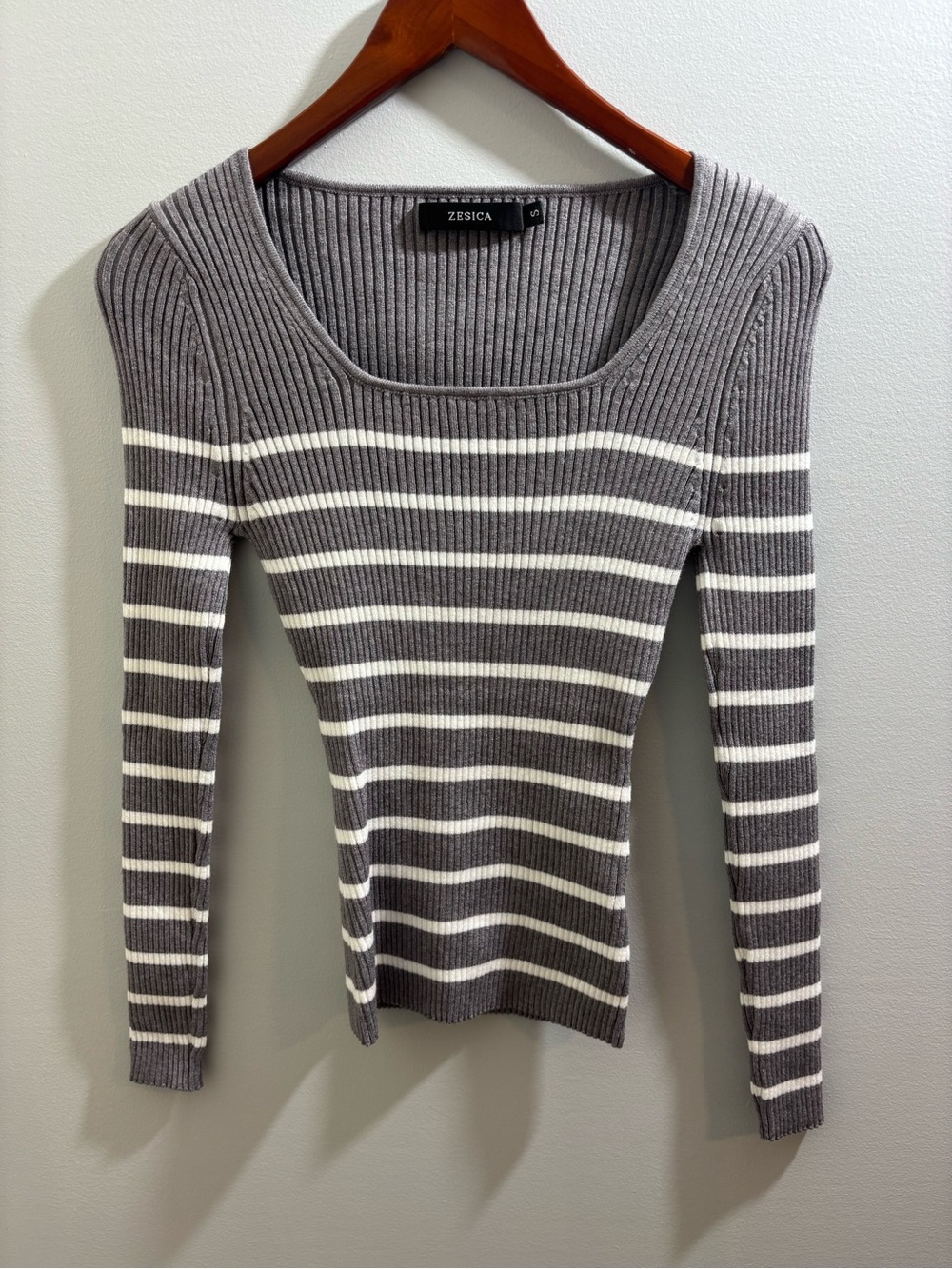 Striped Knit Top Long Sleeves Gray White Classic Preppy Timeless S